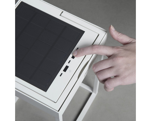 Solarbetriebener Pflanztisch mit Bedienfeld und Finger