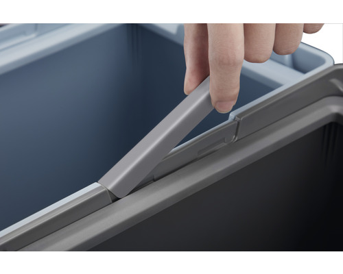 Detailansicht von Mülleimern mit Griff