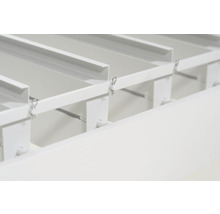 Detailansicht einer weißen Unterkonstruktion für abgehängte Decken.