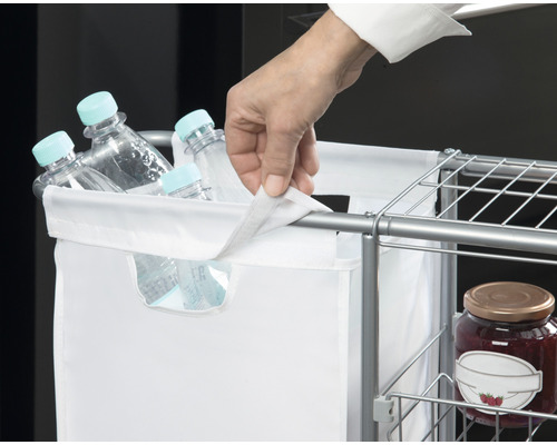 Abfalltrennsystem mit vollem Behälter und einer Hand, die den Behälter hält