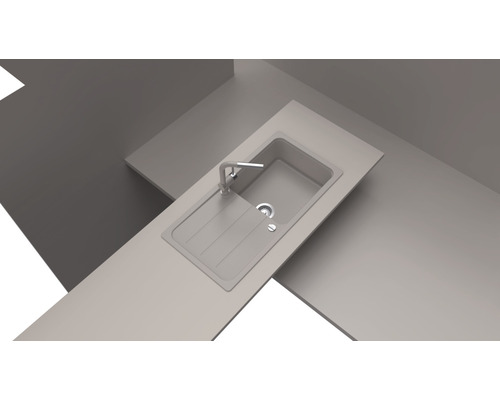 Küchenspüle mit Abtropffläche und Wasserhahn