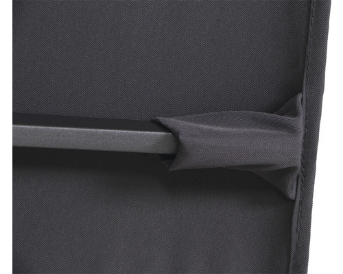 Detailansicht einer Halterung an einem Sonnenschirm