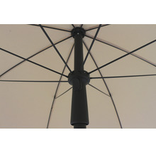 Detailansicht eines Sonnenschirms mit schwarzem Gestell