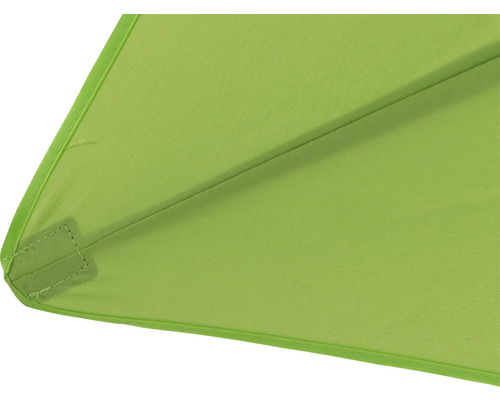 Detailaufnahme eines grünen Sonnenschirms mit Stoffbezug