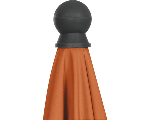 Detailaufnahme eines Sonnenschirms mit Kugelaufsatz