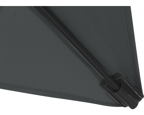 Detailansicht eines Sonnenschirms mit Streben