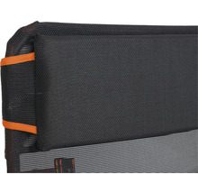 Detailansicht einer Werkzeugtasche mit Textiloberfläche