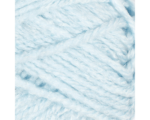 Nahaufnahme von hellblauem Strickgarn