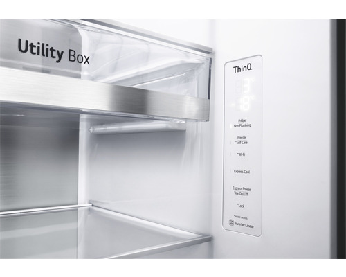 Innenansicht eines Kühlschranks mit digitaler Anzeige und Utility Box