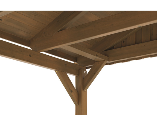 Detailansicht einer Holzpergola mit hölzernen Trägerbalken und Dachkonstruktion.