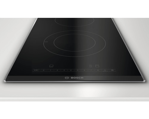 Glaskeramik-Kochfeld mit Touch-Bedienung und Bosch Logo