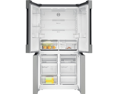 Geöffneter Bosch Kühlschrank mit Innenraum und Fächern