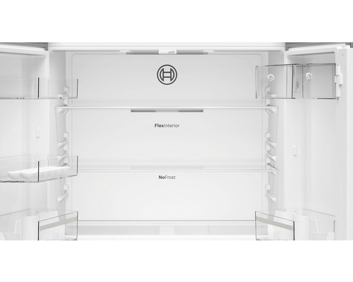 Innenansicht eines Kühlschranks mit Flex Interior und No Frost Funktion sowie Bosch Logo.