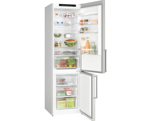 Geöffneter Kühl- und Gefrierschrank mit Lebensmitteln