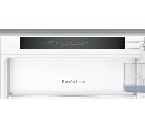 Innenansicht eines Kühlschranks mit EcoAirflow und Temperaturregelung