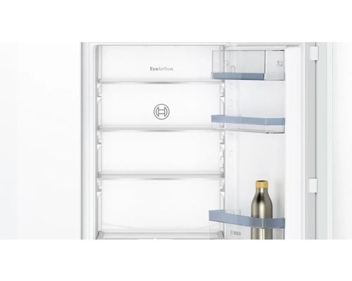 Innenraum des Kühlschranks mit EcoAirflow und Bosch Logo