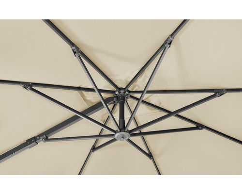 Detailaufnahme des Sonnenschirmgestells mit Bezug