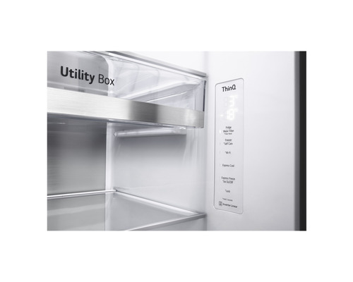 Innenraum eines Kühlschranks mit Utility Box und Digitalanzeige