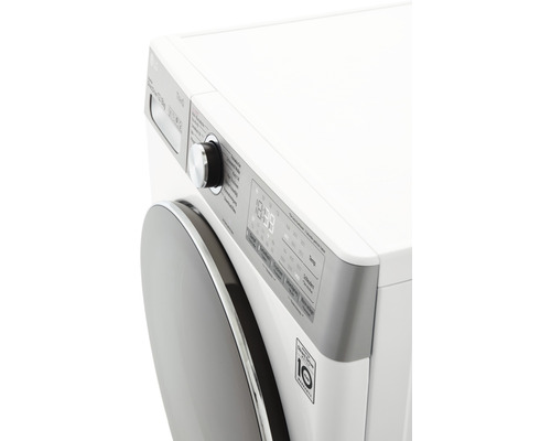 Detailansicht einer Waschmaschine mit digitalem Display und Zehn-Jahres-Garantie