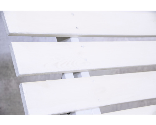 Detailansicht von Holzlatten befestigt mit Schrauben