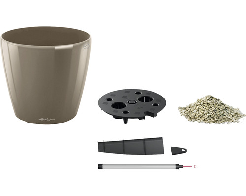 Komponenten eines Lechuza Blumentopfes mit Erdsubstrat und Bewässerungssystem