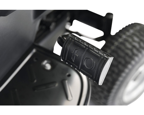 Fußpedal eines Rasentraktors