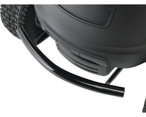 Detailansicht eines Rasenmähroboters mit Stoßstange und Rad