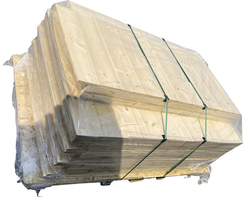 Holzplattenstapel mit Umreifungsband auf Palette