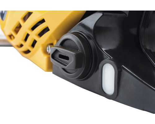 Detailansicht einer Kettensäge mit Öltankverschluss und Füllstandsanzeige