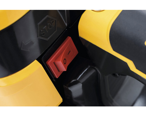 Detailaufnahme eines roten Ein- und Ausschalters an einem Gerät