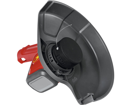 Detailaufnahme eines Rasentrimmers mit Schutzvorrichtung und Trimmerfaden