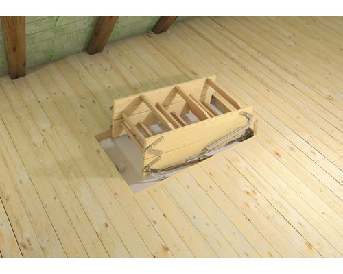 Ausgeklappte Holz-Bodentreppe im Dachgeschoss