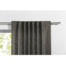 Gardine aus Stoff an Gardinenstange