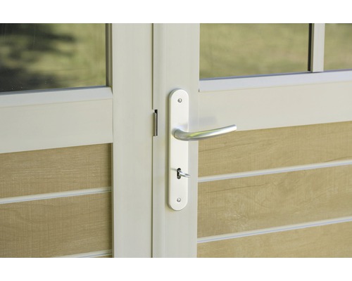 Detailansicht einer Tür mit Griff und Schlüssel