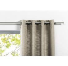 Gardine mit Ösen an Gardinenstange