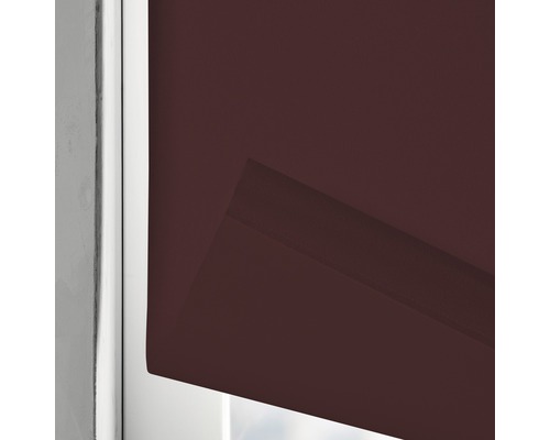 Dunkelbraunes Rollo am Fenster