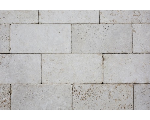 Mauer aus Naturstein