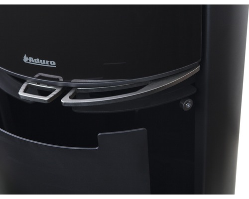 Detailansicht eines schwarzen Aduro Kaminofens mit Griff