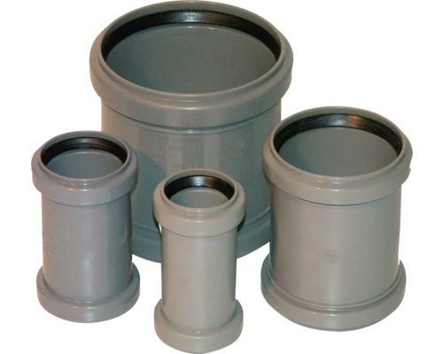 Verschiedene graue Kunststoffrohrverbinder mit Dichtungen