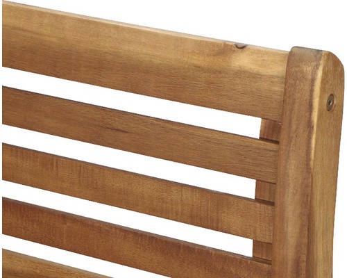 Detailansicht einer Holzbank mit Lattenstruktur