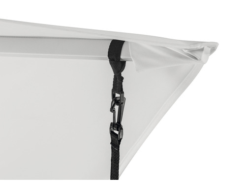 Detailansicht eines Pavillons mit Befestigungsriemen