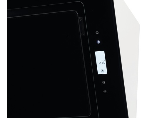 Detailansicht einer Dunstabzugshaube mit digitaler Anzeige