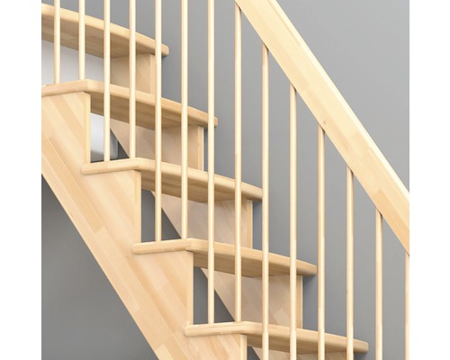 Holztreppe mit Geländer