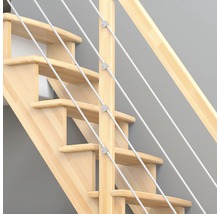 Holztreppe mit Geländerseilen