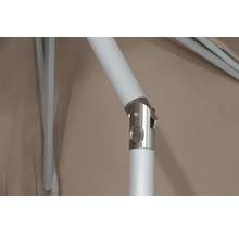 Detailaufnahme des Verbindungsstücks eines Sonnenschirms