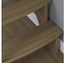 Detailaufnahme einer Holztreppe