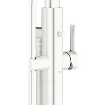 Detailansicht einer Duscharmatur von Grohe mit Griff und Brauseschlauch