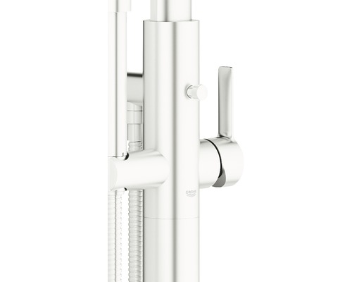 Detailansicht einer Duscharmatur von Grohe mit Griff und Brauseschlauch