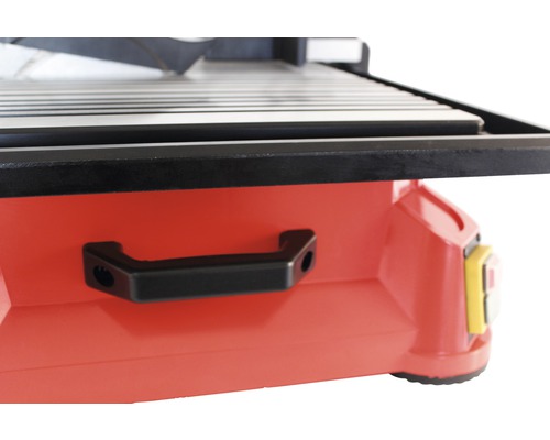 Detailansicht einer Fliesenschneidmaschine mit Tragegriff