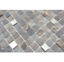 Quadratische Mosaikfliesen aus Stein und Glas
